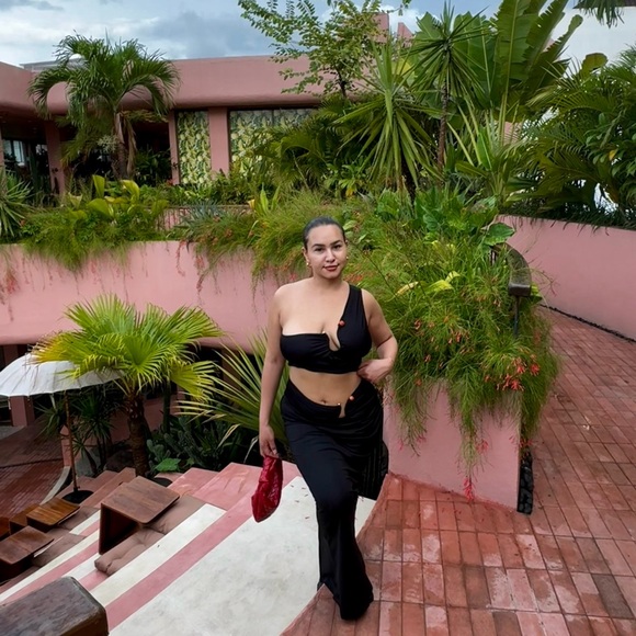 Black set - Picture 2 of 3